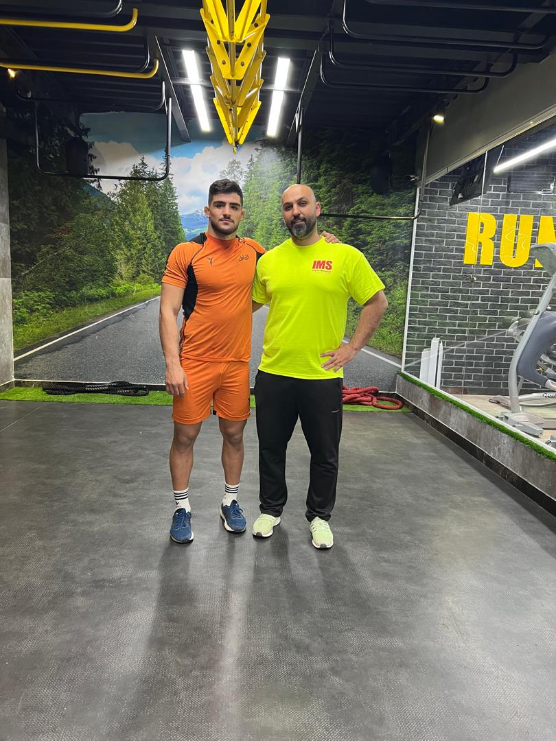 مبین عظیمی در کنار دکتر حامد ظرافتی